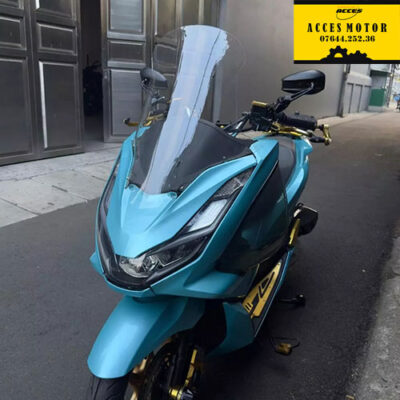 PCX 160 trang bị kính cao trắng trong suốt